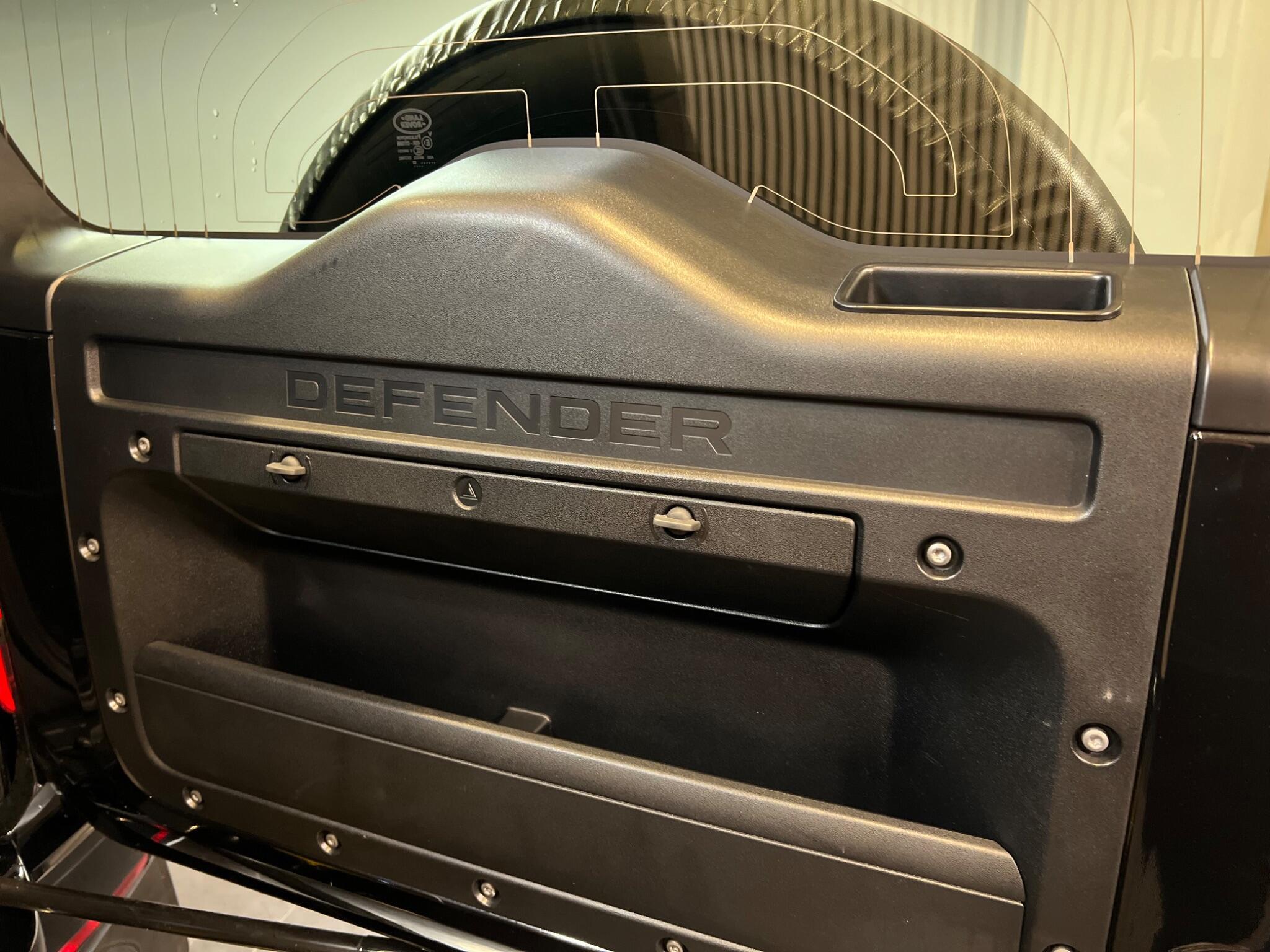 Land Rover Defender 110